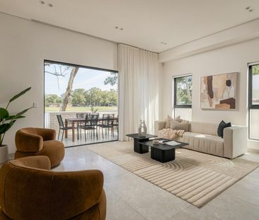 Ideally located family home with a versatile floor plan - Photo 1