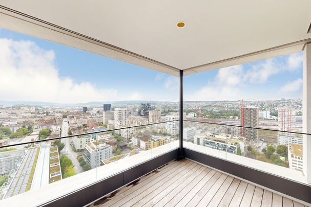 Living on the top floor with a view over Zurich - Photo 1