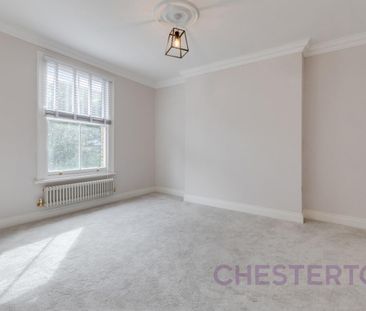 3 bedroom flat in Blackheath - Photo 2