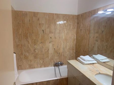 Location Appartement 2 pièces 61m² CANNES 06400 - Photo 5