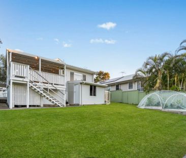 Beautifully renovated home with elevated outlooks - Photo 2