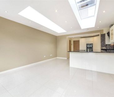 3 Bed Semi-Detached House, John Silkin Lane, SE8 - Photo 4