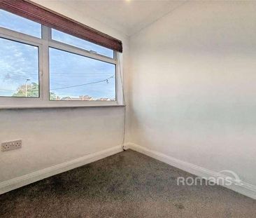 Crockhamwell Road, Woodley, Reading, Berkshire, RG5 - Photo 2