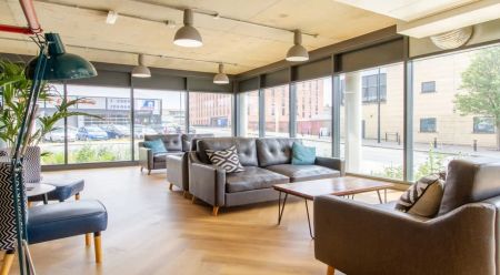 Large Classic Ensuite - Photo 4