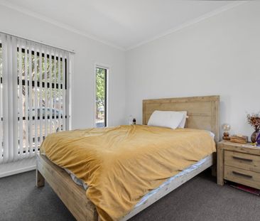 STYLISH 2 BEDROOM HOME!!! - Photo 4