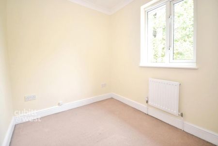 4 bedroom detached house to rent - Photo 5