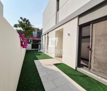 End Unit | Close to Pool and Park | Vacant - Photo 6