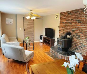 large private bedroom in shared house - Photo 3