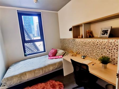 Standard Room in 5-Bed Apartment - Photo 3