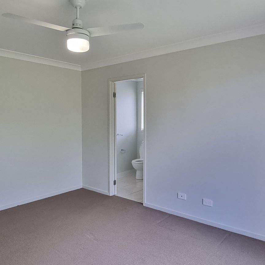 Modern four Bedroom Home in a quiet street - Photo 1