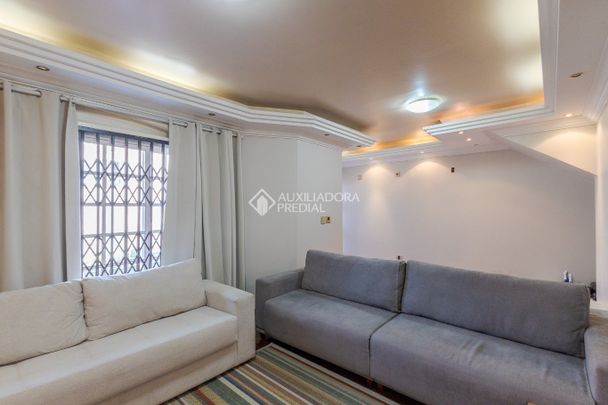 Casa com 4 quartos e 180m² para alugar em Fátima, Canoas. - Photo 1
