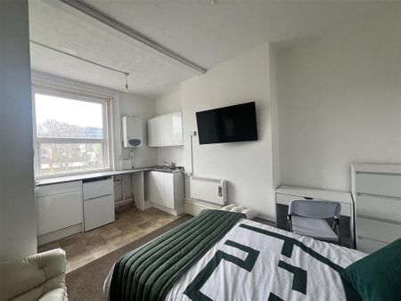 1 bedroom flat to rent - Photo 2
