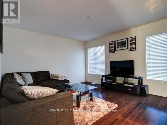 17 HEADON AVENUE - Photo 1