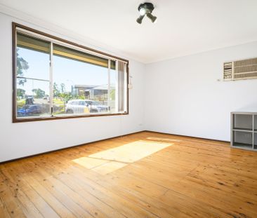 Spacious 3-Bedroom Family Home in Sought-After Bonnyrigg Heights Lo... - Photo 2