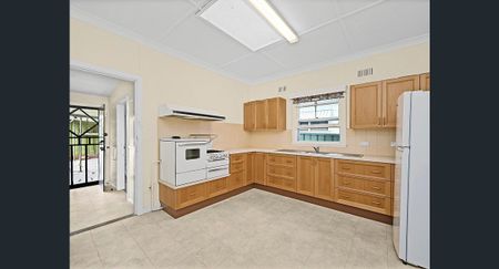 11 Irvine Crescent, Ryde NSW 2112 - House For Rent | Domain - Photo 4