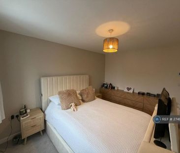 3 bedroom semi-detached house to rent - Photo 3