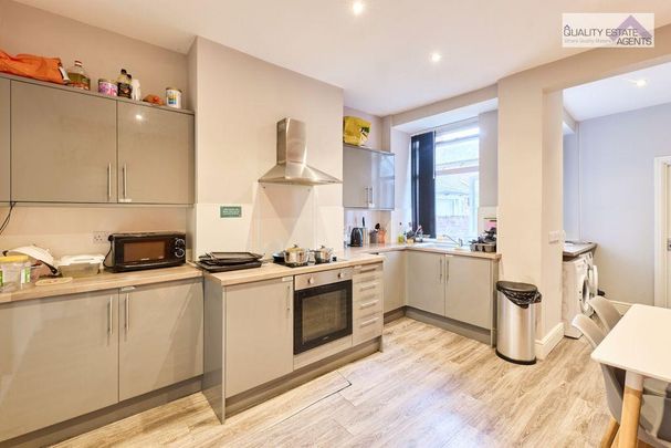 1 bedroom in a house share to rent - Photo 1