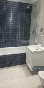 1 bedroom in a flat share to rent - Photo 4