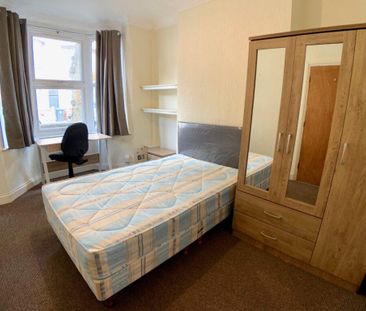 3 bedroom terraced house to rent - Photo 4