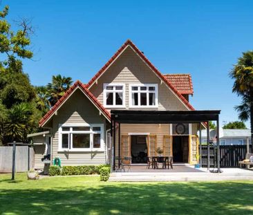 Beautiful 7 Bedroom home - Photo 2