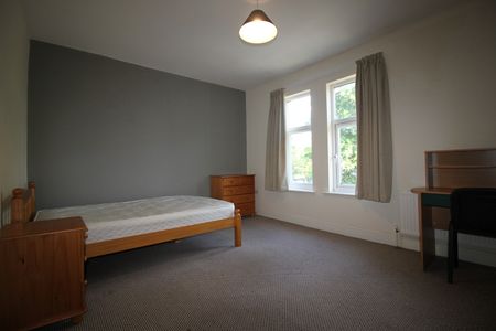 4 Bed Semi-Detached House, Burgess Road, SO17 - Photo 4