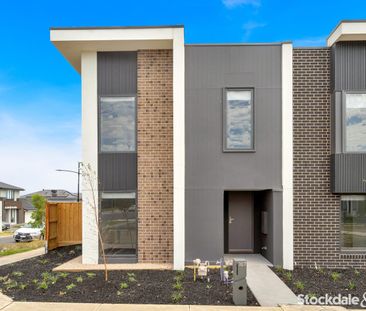 Brand New 4-Bedroom Townhouse in Prestigious Rathdowne, Wollert - Photo 4