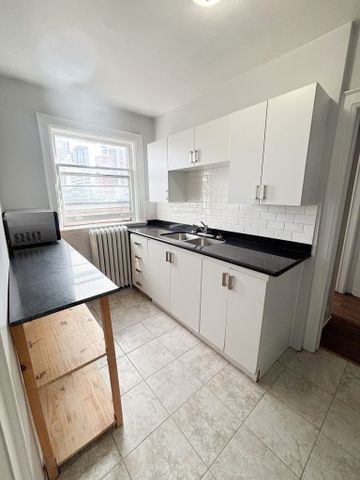 For Lease - 20 Roselawn Avenue Unit# 11, Toronto, Ontario - Photo 5