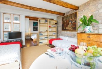 Center-Popolo: Modern, renovated 1 Bedroom, bath, kitchen. Parquet floors, bright, silent, located in beautiful villa near center, park, transport. Ref 847