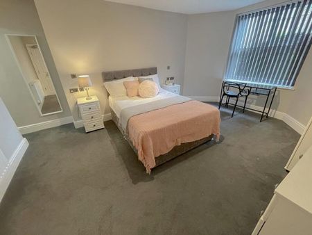 6 bedroom terraced house to rent - Photo 5