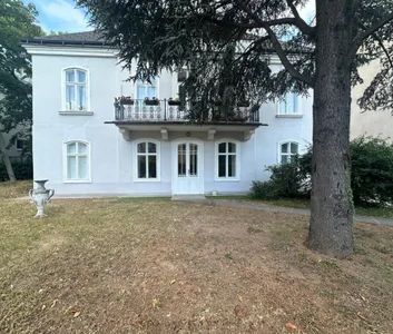 !! 1130 Wien, Speising !! Exklusive 150m2 Altbauwohnung in prachtvoller Villa mit großem Eigengarten und Pool zu vermieten! - Photo 2