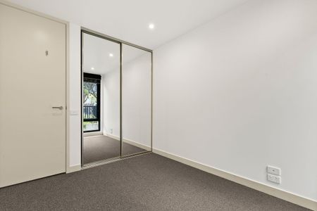 Elegance, Style & Sophistication Situated In Docklands - Photo 2