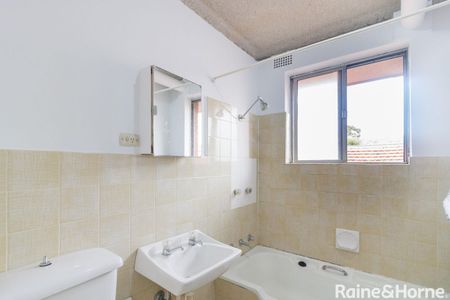 2 Bedroom Unit in a Central Location! - Photo 4