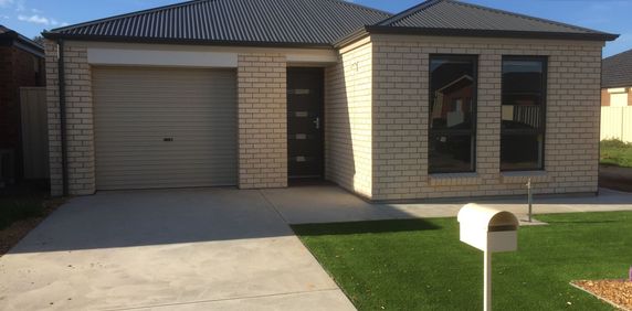 Modern 3 Bedroom Family Home&excl; - Photo 2