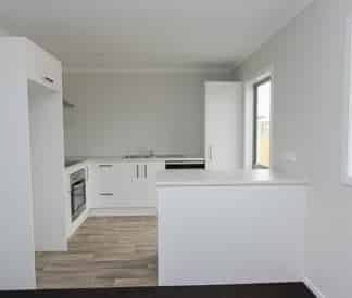 Low maintenance home, ready to make it your own! - Photo 3