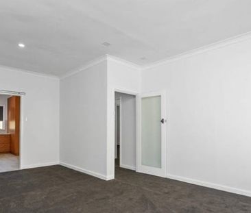 COUPLES ARE WELCOME. Large Rooms. Walk to Curtin Uni and Amenities - Photo 5