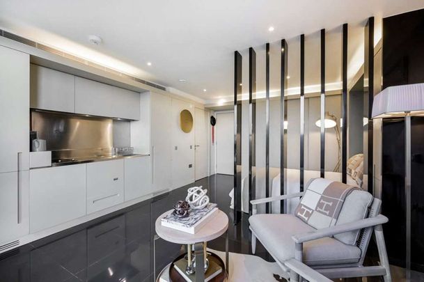 Bright and spacious one bedroom apartment located in the Pan Peninsula development E14. Boasting fantastic views of Canary Wharf, South Dock, Thames & O2 Arena. - Photo 1