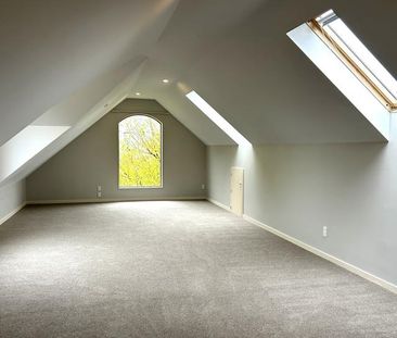 Large Executive Home - Photo 6