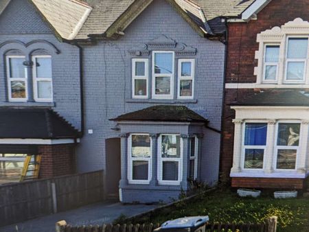 Lovely New Ensuite Bedroom For Rent - All Bills Inc & No Deposit !! Room 4 - Photo 2