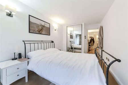 This property benefits from a bright and spacious reception room with exposed brickwork and wooden flooring. - Photo 5