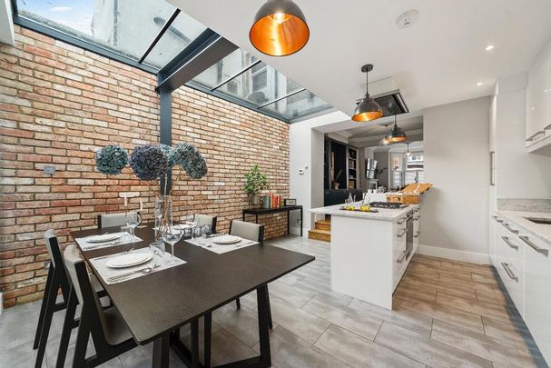 4 bedroom terraced house to rent - Photo 1