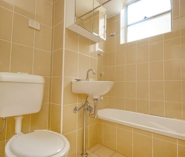 1 bedroom unit in prime location with a lock up garage - Photo 4