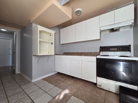 For Lease - 81 Craig Henry Drive Unit# B, South of Baseline to Knoxdale, Ontario - Photo 5