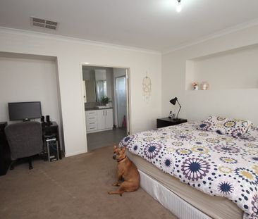 Spacious family home with ALL the bells & whistles. - Photo 4