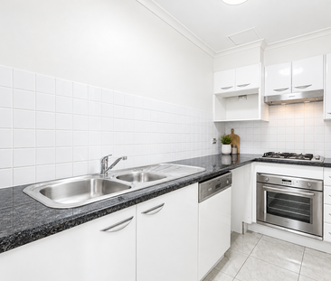 Resort-Style Apartment in the Heart of Chatswood - Near Station! - Photo 2