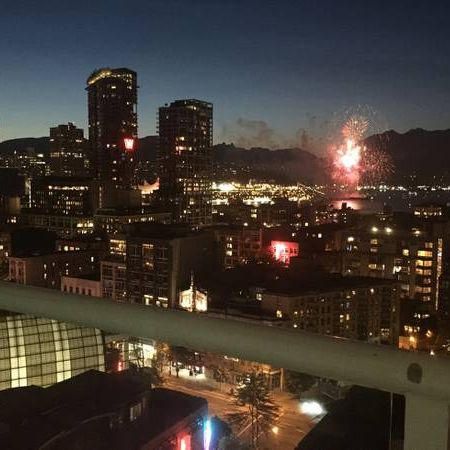 1 bedroom+Den apartment downtown Vancouver, Amazing View near SkyTrain - Photo 4