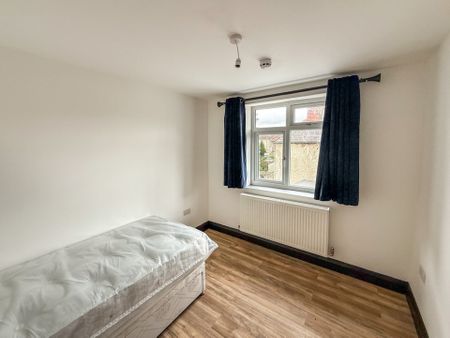 7 bedroom Detached house to rent - Photo 2