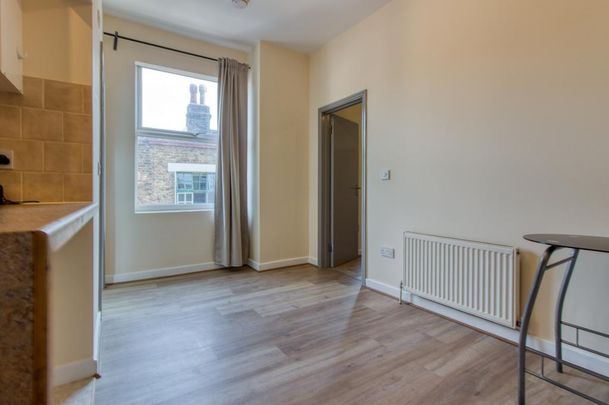 1 bedroom flat to rent - Photo 1