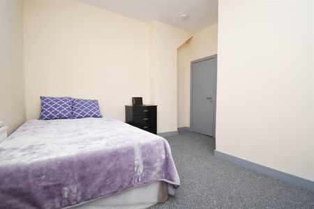 1 bed house share to rent in Renshaw Street, Burnley, BB10 - Photo 5