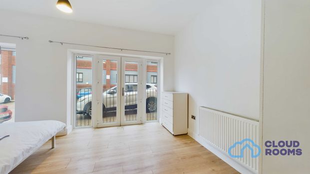 RM1 Cantelupe Road | East Grinstead | RH19 3TT - Photo 1