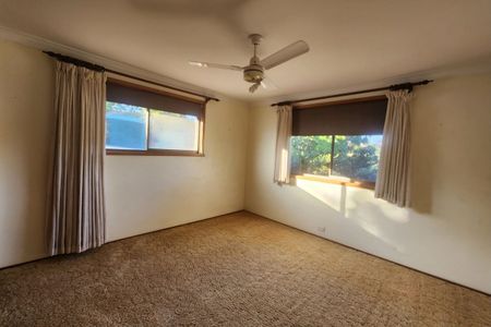 Spacious and elevated home in Camelot Estate - Photo 5